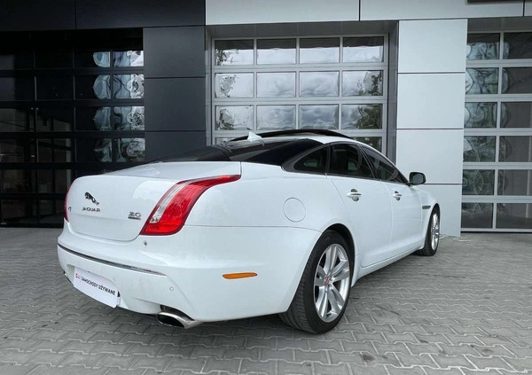 Jaguar XJ cena 99900 przebieg: 136180, rok produkcji 2015 z Stargard małe 667